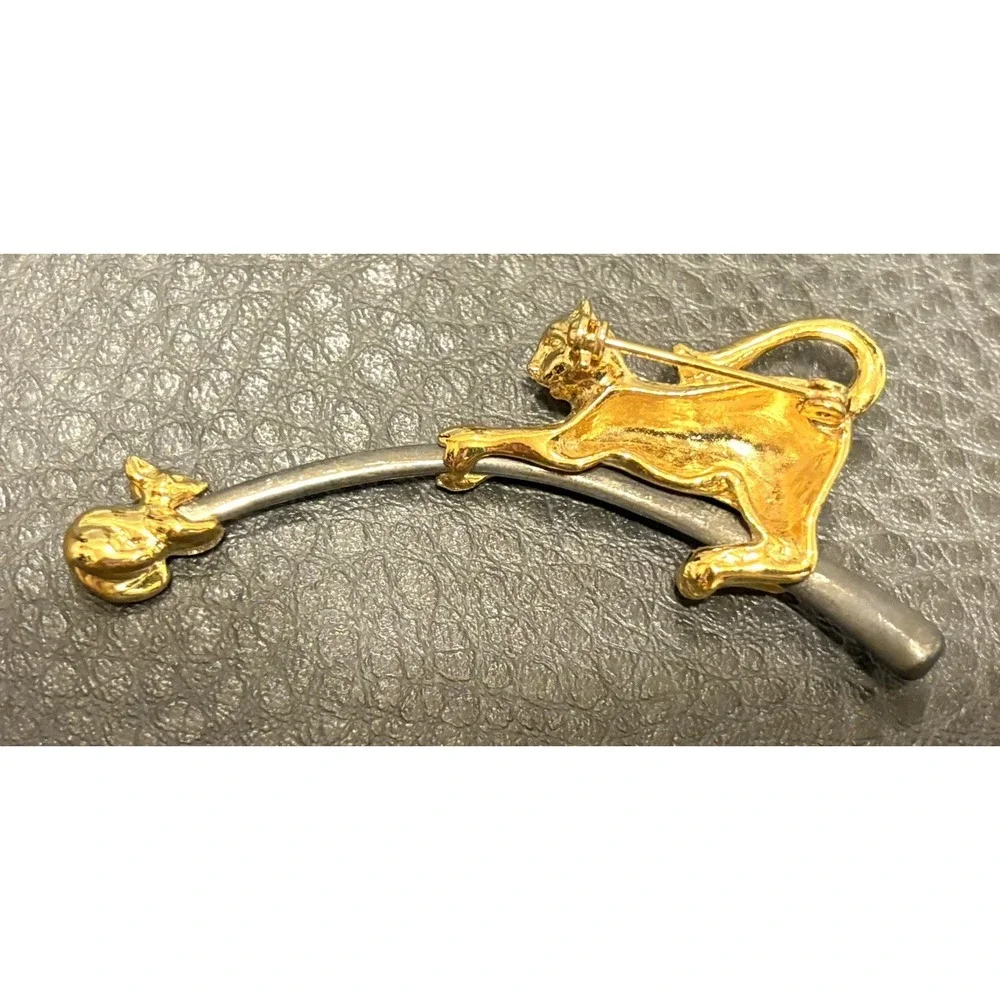 Vintage Cat Chasing Mouse Brooch Gold And Silver Tone Cat Moves!!